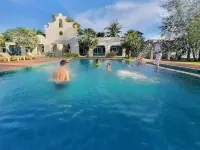 Meet the Sea Hotels in Khlong Yai