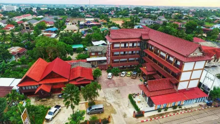 Dongsay Hotel Thakhek Отели рядом с достопримечательностью «Mekong Riverside View Point»