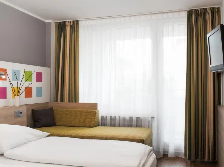 Business & Budget Hotel Tessin