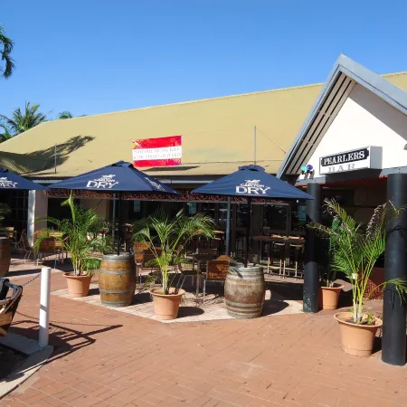 Roebuck Bay Backpackers and Party Bar
