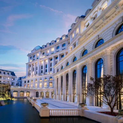 Sofitel Shanghai Hongqiao Hotels near Shanghai Hongqiao Railway Station