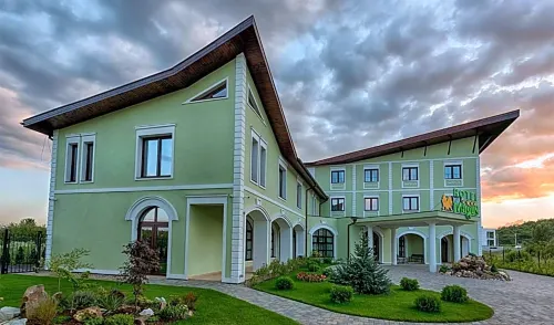 Magus Hotel - parking