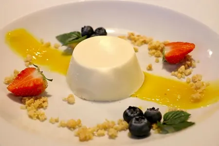 Komorni Hurka Отели рядом с достопримечательностью «Amerika»