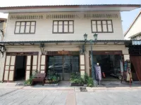 OB Arun House Hotels near Wat Pho Temple