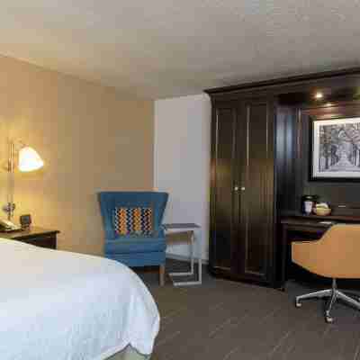 Hampton Inn Kent/Akron Area Rooms