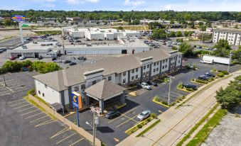 Comfort Inn & Suites St Louis-Hazelwood