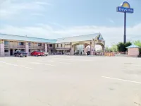 康威温德姆戴斯酒店 - 停車場