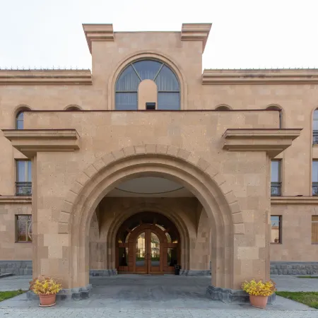 Latar Hotel Complex