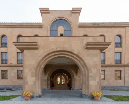 Latar Hotel Complex Отели рядом с достопримечательностью «Кавказские горы»