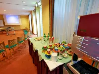 Hotel Kolping Wien Zentral Отели рядом с достопримечательностью «Рынок Нашмаркт»