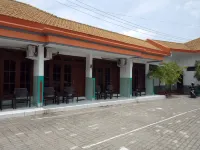 Hotel Rahmat Syariah Hotels near Pasar Srimangunan Sampang