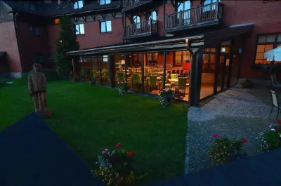 Hotel Żubrówka Spa & Wellness 酒店