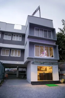 Treebo VSaffron Regency, Punnamada Lake