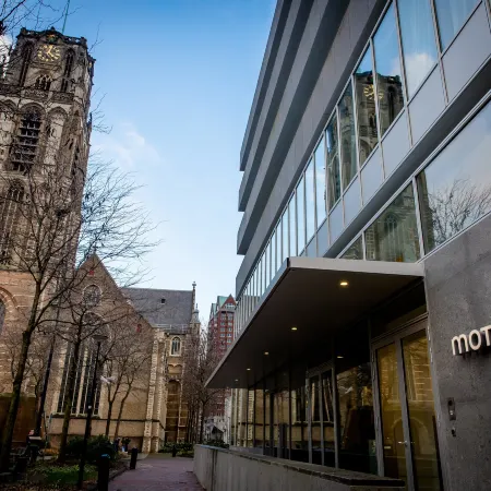 Motel One Rotterdam Отели рядом с достопримечательностью «Старый порт»