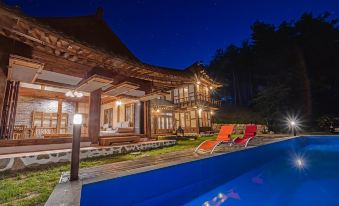Gangneung Booyoonok Hanok Pension - Housity