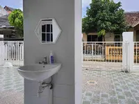 RedDoorz Syariah at Jalan Godean Hotel di Kecamatan Godean
