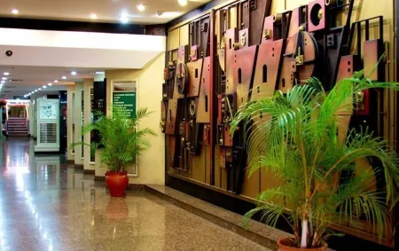 Lincoln  Suites Отели рядом с достопримечательностью «Edificio Chataing»