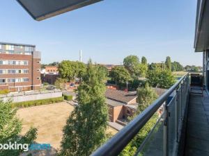 Luxury 2 Bed Apartment Parking by NEC & Solihull