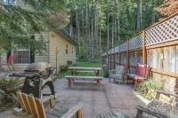 Elk Crossing Cozy Cabin at Crystal Mountain 3 Bedroom Home by RedAwning Hotels near Mount Rainier National Park