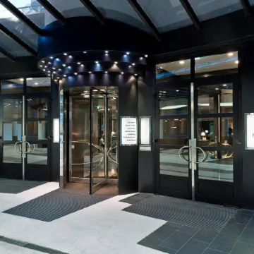 Renaissance Wien Hotel Отели рядом с достопримечательностью «Дворец Шëнбрунн»