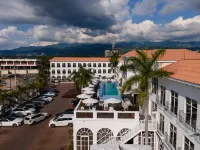 S Hotel Kingston - Pools