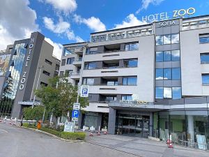 Hotel Zoo Sofia - Secured Paid Parking