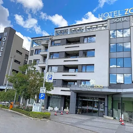 Hotel Zoo Sofia - Secured Paid Parking
