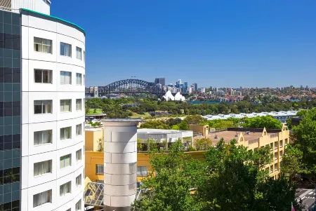 Holiday Inn Sydney Potts Point Отели в г. Potts Point
