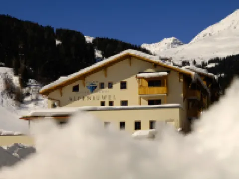 Hotel Garni Alpenjuwel Hotels in Serfaus