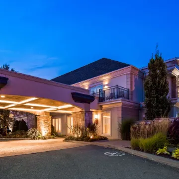 Best Western Premier Hotel Aristocrate Отели рядом с достопримечательностью «Торговый центр Laurier Québec»