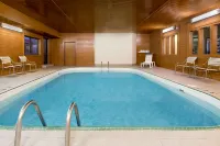 Baymont by Wyndham Waterloo - Pools