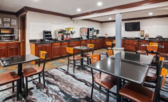 Ramada by Wyndham Cedar Rapids South