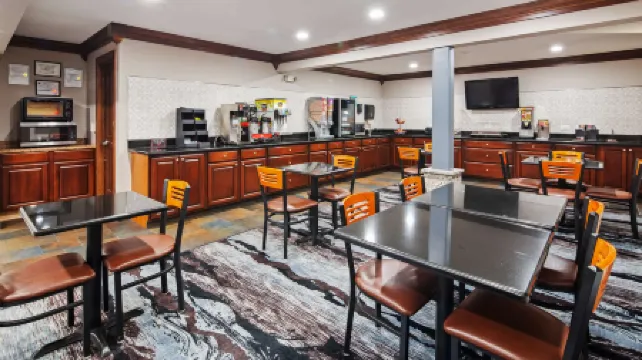 Ramada by Wyndham Cedar Rapids South