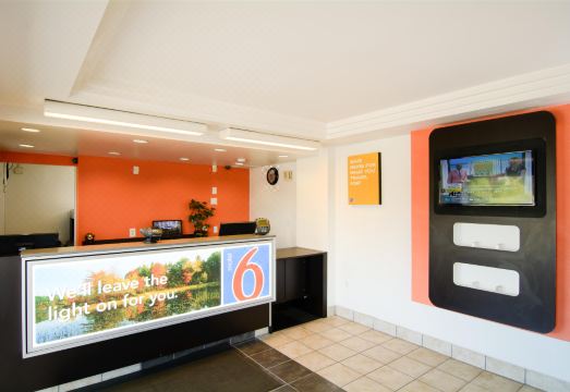 모텔 6 레오민스터 외관