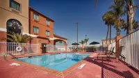 Best Western Orange Inn  Suites - Swimmingpools