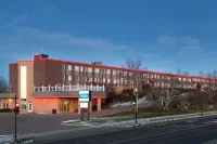 Travelodge by Wyndham Baie-Comeau - parking