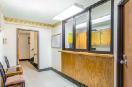 Super 8 by Wyndham Richmond/Broad Street Hotels in Dumbarton