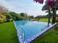 Hotel Lalita Grand Mathura- Vrindavan - 수영장