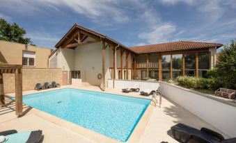 Appart'Hotel Garden & City - Marcy L'Etoile - Housity