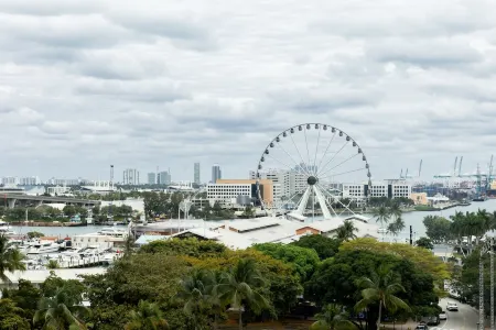 Holiday Inn Hotel Port of Miami-Downtown, an IHG Hotel