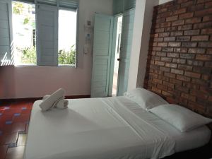 Aluna Hostel B&B