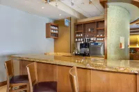 Wyndham Garden Kansas City Airport - bar
