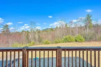 Carroll Log Cabin w/ Deck < 9 Mi to Bretton Woods! - WiFi