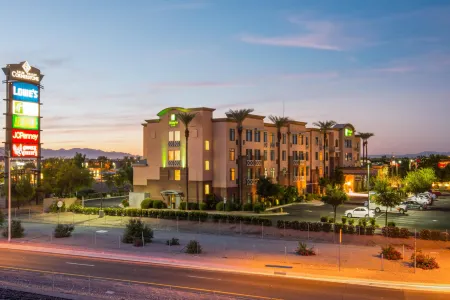 Holiday Inn & Suites Goodyear - West Phoenix Area