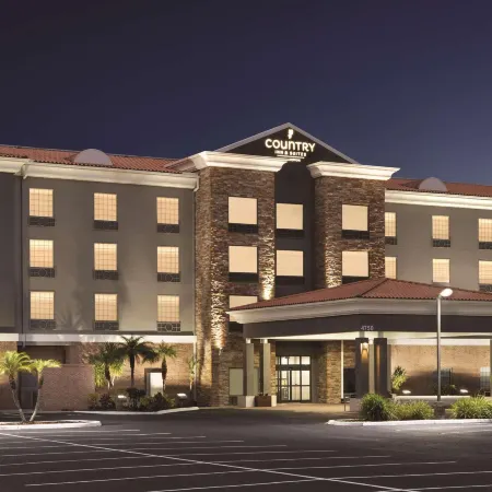 Country Inn & Suites by Radisson, Tampa Airport East-RJ Stadium Отели рядом с достопримечательностью «Зоопарк Лоури»