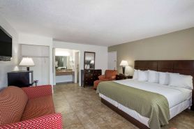Days Inn by Wyndham St. Petersburg / Tampa Bay Area