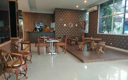 Golden Ganesha Hotel Yogyakarta by Ecommerceloka Отели в г. Bantul Regency