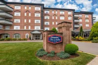 Hampton Inn & Suites Stamford Hotels in Стемфорд