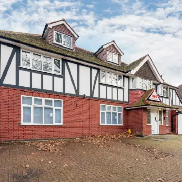 Flexistay Aparthotel Sutton Hotels near Hackbridge Station