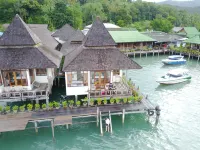 Salakphet Resort Hotels near National Park